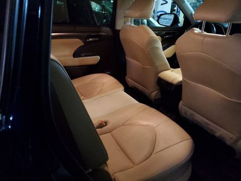 Used 2021 Toyota Highlander Limited AWD/4WD image 19
