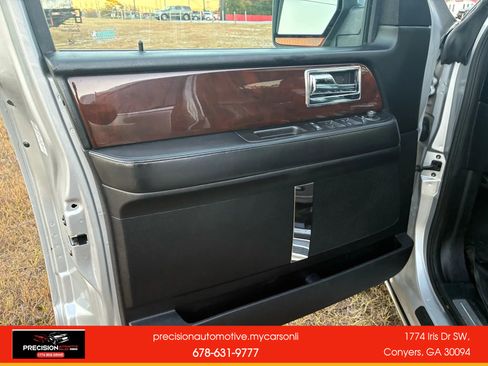 Used 2016 Lincoln Navigator L Select image 37