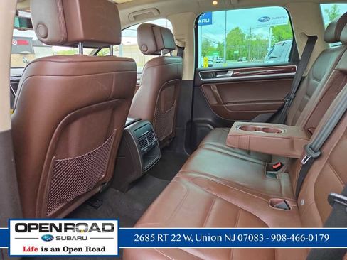 Used 2012 Volkswagen Touareg Sport AWD/4WD image 10