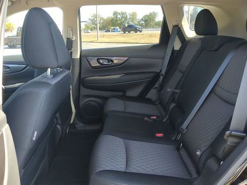 Used 2020 Nissan Rogue SV image 16