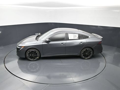New 2026 Nissan Sentra SR w/ SR Premium Package FWD image 17