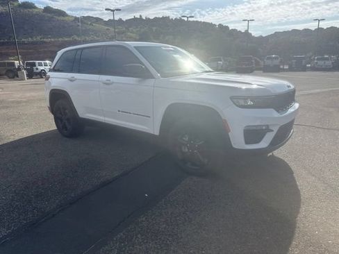 Used 2023 Jeep Grand Cherokee Limited w/ Luxury Tech Group II AWD/4WD image 6