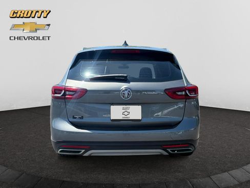 Used 2018 Buick Regal Essence w/ Sights and Sounds Package AWD/4WD image 4