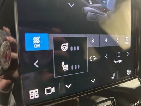 Used 2025 Volvo XC40 B5 Core image 20