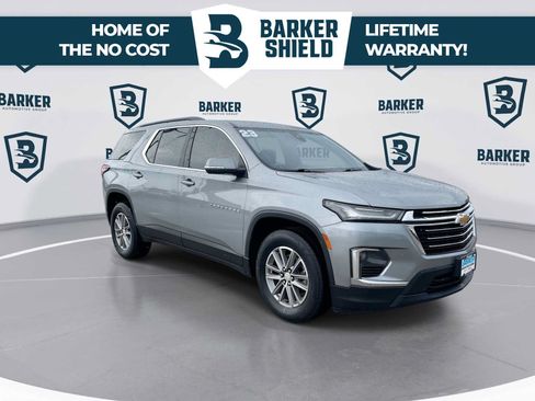 Used 2023 Chevrolet Traverse LT FWD image 2