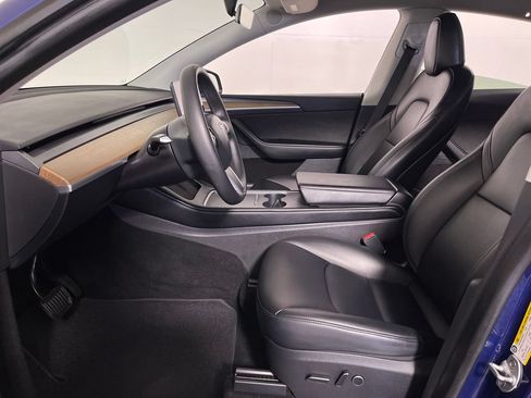 Used 2023 Tesla Model Y AWD image 12