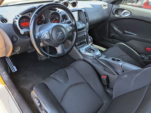 Used 2017 Nissan 370Z Coupe RWD image 17