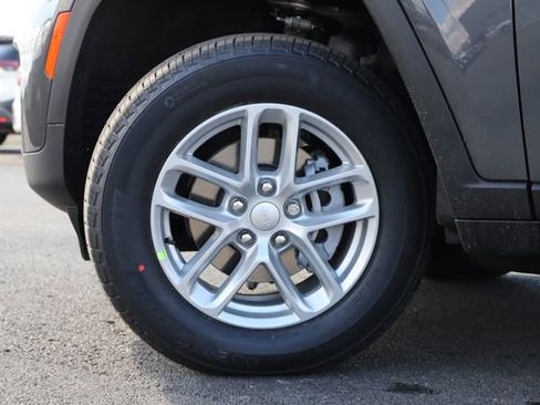 New 2026 Jeep Grand Cherokee Laredo AWD/4WD image 2