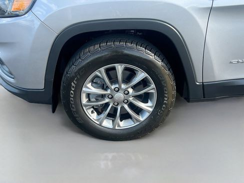 Used 2019 Jeep Cherokee Latitude Plus w/ Cold Weather Group image 32