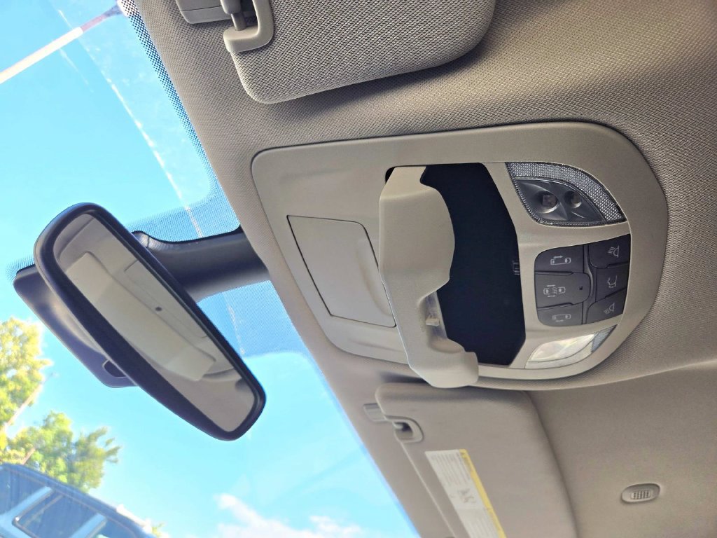 Used 2024 Chrysler Pacifica Touring-L FWD image 32