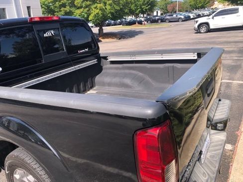 Used 2019 Nissan Frontier SL RWD image 12