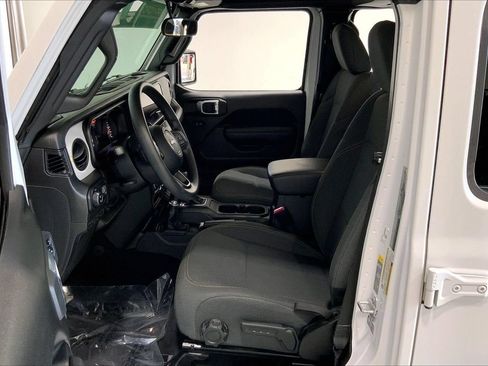 Used 2024 Jeep Gladiator Sport AWD/4WD image 18