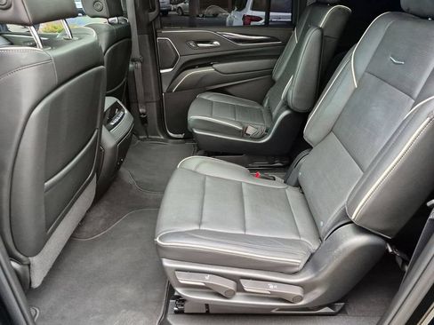 Certified 2023 Cadillac Escalade ESV Sport AWD/4WD image 18