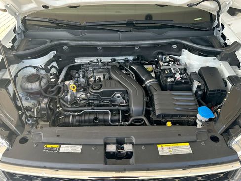 Certified 2023 Volkswagen Taos SE FWD image 39