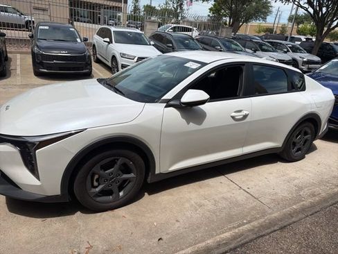 Certified 2026 Kia K4 FWD image 1