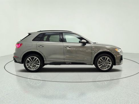 Used 2025 Audi Q3 2.0T Premium w/ Convenience Package AWD/4WD image 4