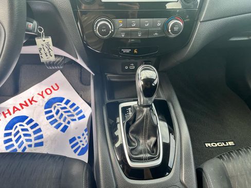 Used 2018 Nissan Rogue S AWD/4WD image 22