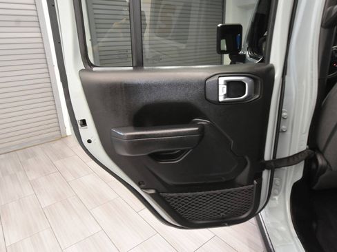 Used 2024 Jeep Wrangler Unlimited AWD/4WD image 21