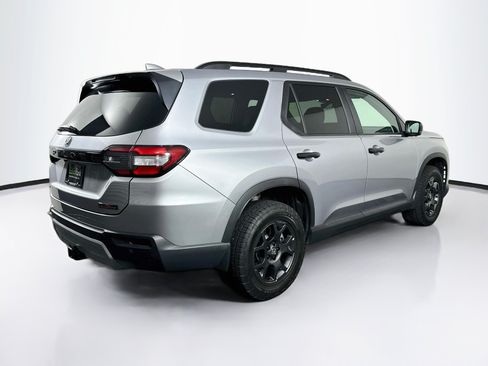 Used 2025 Honda Pilot TrailSport image 9