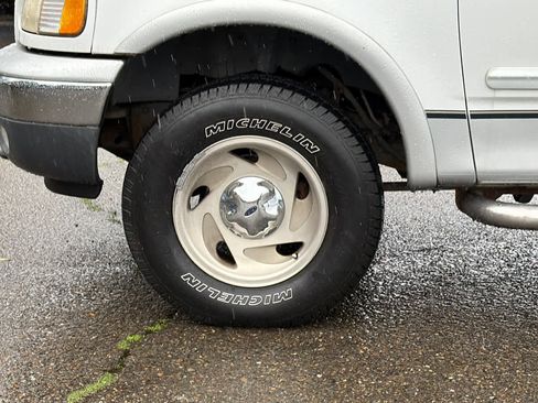 Used 2000 Ford F150 Lariat image 9