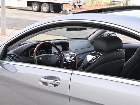 Used 2010 Mercedes-Benz CL 550 4MATIC image 41