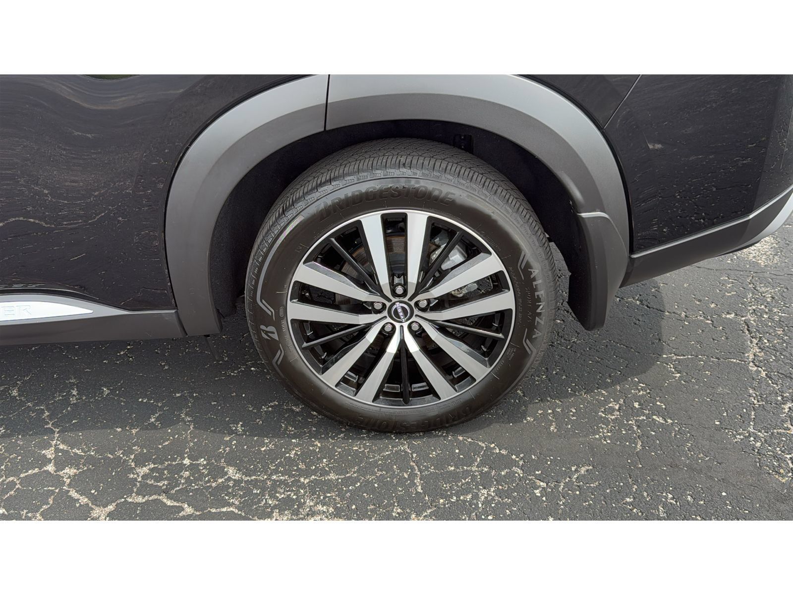 Used 2025 Nissan Pathfinder Platinum AWD/4WD image 13