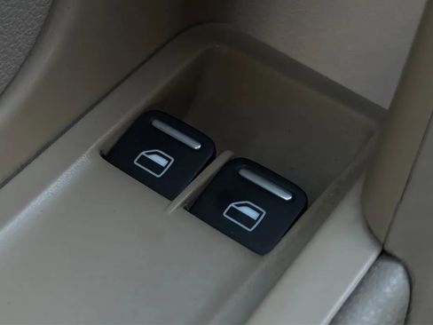 Used 2015 Volkswagen Beetle 1.8T image 40