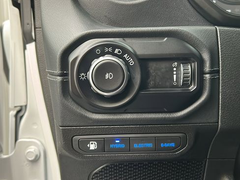 Used 2024 Jeep Wrangler Unlimited Sahara w/ Safety Group image 30