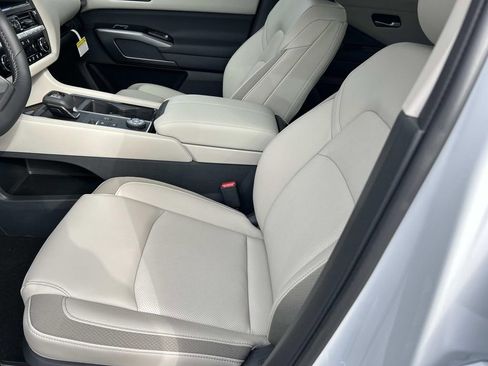 New 2026 Nissan Pathfinder SL w/ SL Premium Package AWD/4WD image 13