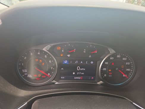 Used 2023 Chevrolet Equinox Premier FWD image 2