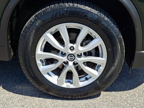 Used 2018 Nissan Rogue SV AWD/4WD image 8