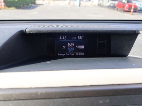 Used 2013 Toyota Sienna LE w/ Towing Pkg FWD image 17