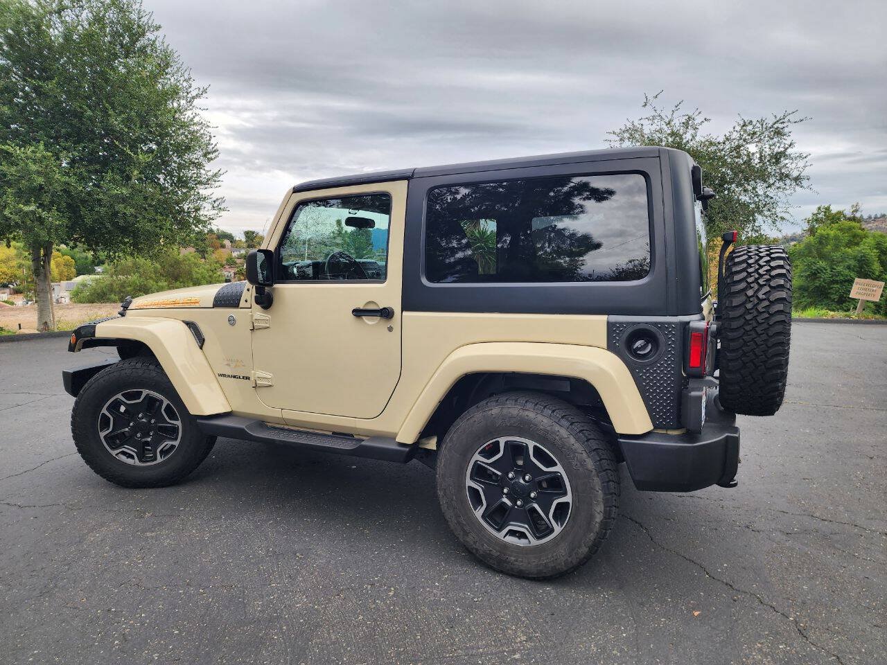 Used 2011 Jeep Wrangler Sahara w/ Dual Top Group AWD/4WD image 8