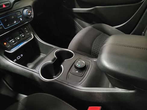 Used 2018 GMC Terrain SLE AWD/4WD image 26