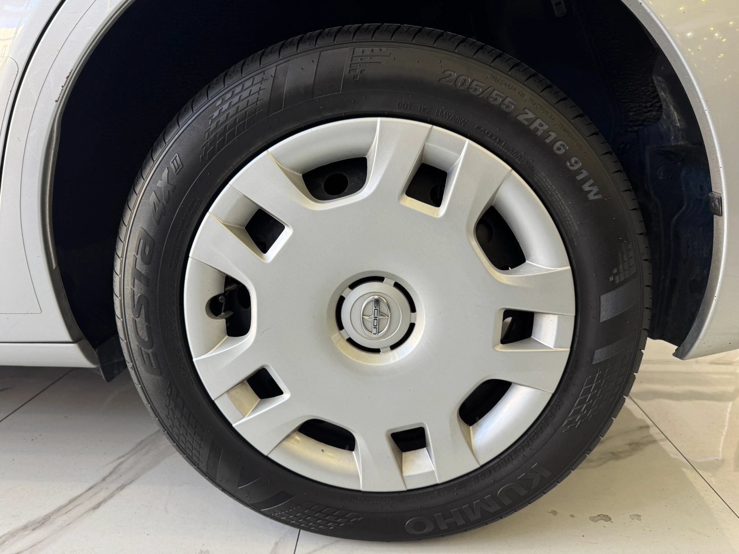 Used 2014 Scion xB FWD image 9