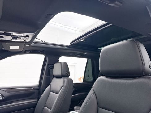 Used 2022 Chevrolet Tahoe Z71 w/ Luxury Package image 3