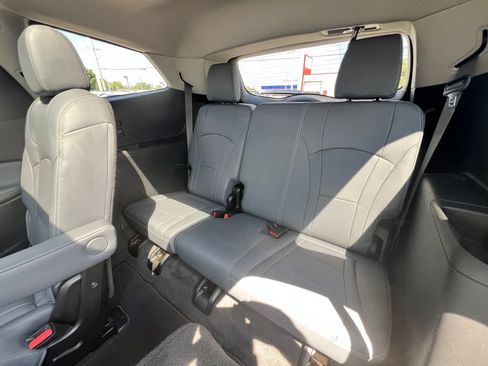 Used 2020 Buick Enclave Premium w/ Sun and Sites Package AWD/4WD image 38
