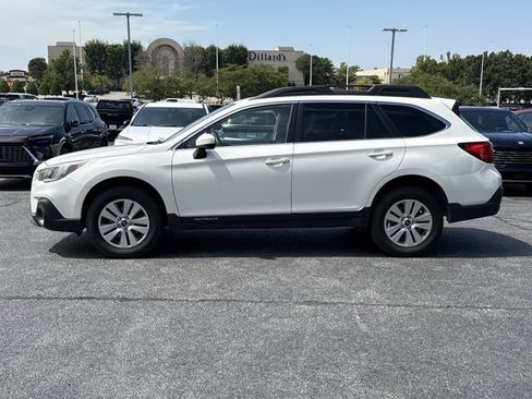 Used 2019 Subaru Outback 2.5i Premium AWD/4WD image 3