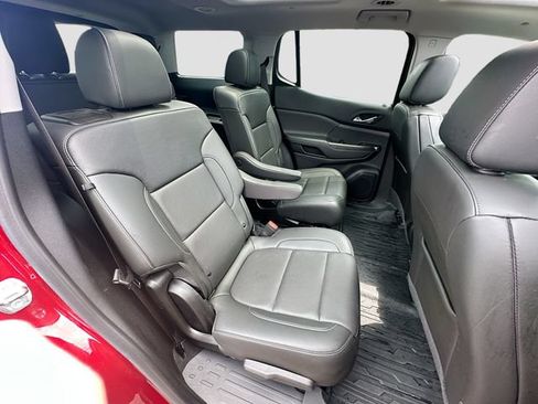 Used 2023 GMC Acadia SLT w/ LPO, Floor Liner Package FWD image 31