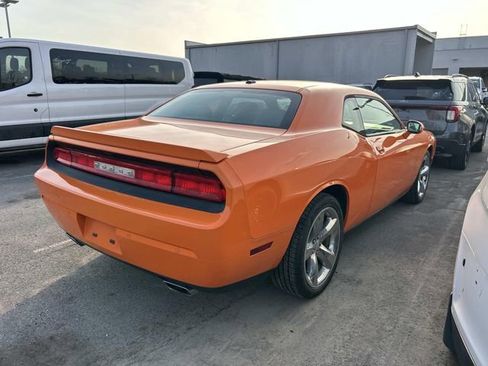 Used 2014 Dodge Challenger SXT Plus image 3