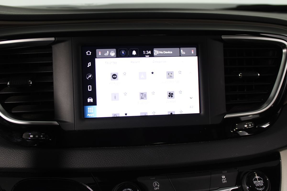 Used 2023 Chrysler Voyager LX FWD image 13
