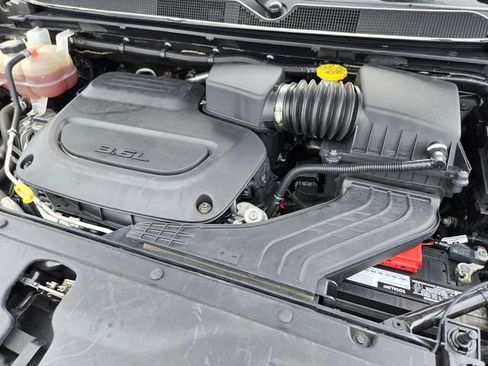 Used 2022 Chrysler Pacifica Touring-L FWD image 27