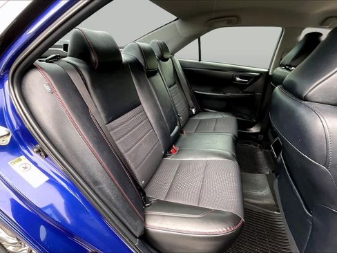Used 2015 Toyota Camry SE FWD image 19