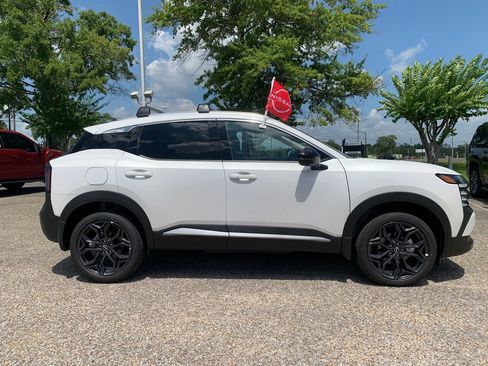 New 2026 Nissan Kicks SR w/ Cold Weather Package FWD image 2