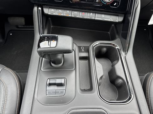 Used 2024 GMC Sierra 1500 AT4 w/ AT4 Premium Package image 12