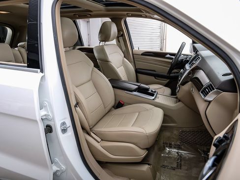 Used 2015 Mercedes-Benz ML 350 4MATIC w/ Premium 1 Package image 39