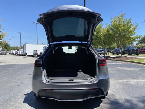Used 2024 Tesla Model Y Long Range AWD/4WD image 11