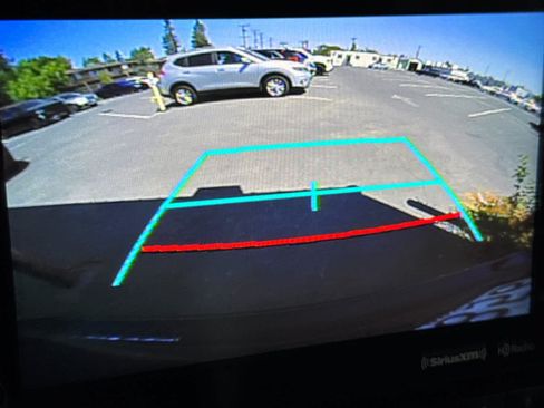 Used 2022 Toyota Highlander XLE FWD image 22