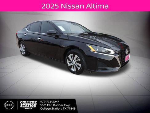 Used 2025 Nissan Altima 2.5 S image 1