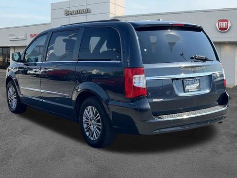 Used 2014 Chrysler Town & Country Touring-L w/ Driver Convenience Group FWD image 5